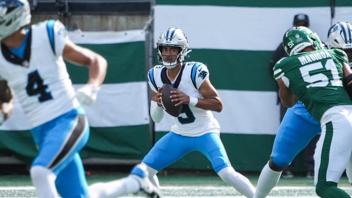 Oct 19, 2025; East Rutherford, New Jersey, USA; Carolina Panthers quarterback Bryce Young (9) looks for an open receiver in the first quarter against the New York Jets at MetLife Stadium. Mandatory Credit: Robert Deutsch-Imagn Images Oct 19, 2025; East Rutherford, New Jersey, USA; Carolina Panthers quarterback Bryce Young (9) looks for an open receiver in the first quarter against the New York Jets at MetLife Stadium. Mandatory Credit: Robert Deutsch-Imagn Images