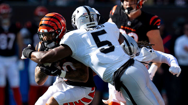 Former Las Vegas Raiders linebacker Divine Deablo will sign with the Atlanta Falcons in free agency. Former Las Vegas Raiders linebacker Divine Deablo will sign with the Atlanta Falcons in free agency.