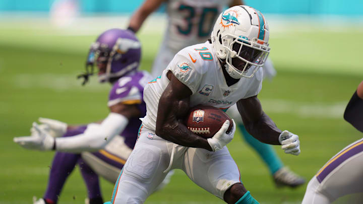 Miami Dolphins wide receiver Tyreek Hill (10) looks for running room in the first half against the Minnesota Vikings at Hard Rock Stadium in Miami Gardens, Oct. 16, 2022.

Vikings V Dolphins 19