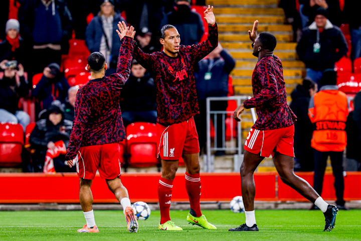 易卜拉欣·科纳特（右）、维吉尔·范戴克（中）和穆罕默德·萨拉赫。