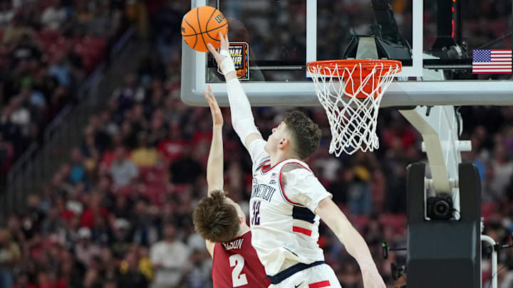 Apr 6, 2024; Glendale, AZ, USA; Connecticut Huskies center Donovan Clingan (32)