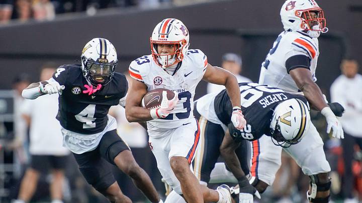 Auburn football has a great chance to build on its 5-7 season in 2026 with a new head coach and quarterback.
