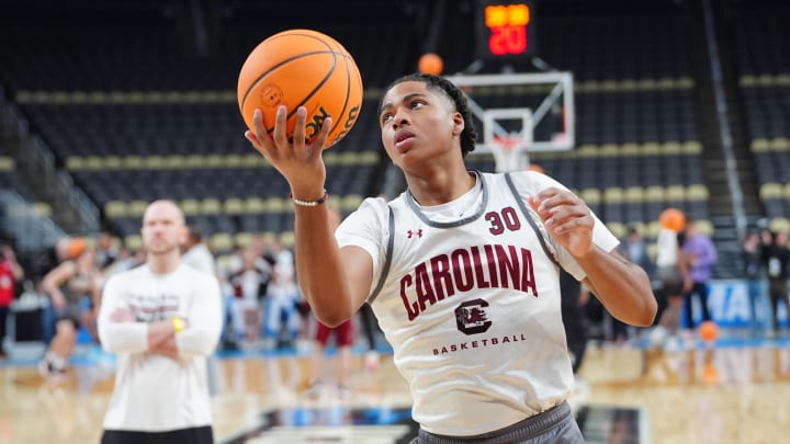 Mar 20, 2024; Pittsburgh, PA, USA; South Carolina Gamecocks forward Collin Murray-Boyles (30) receives the ball during the NCAA first round practice session at PPG Paints Arena. Mandatory Credit: Gregory Fisher-USA TODAY Sports Mar 20, 2024; Pittsburgh, PA, USA; South Carolina Gamecocks forward Collin Murray-Boyles (30) receives the ball during the NCAA first round practice session at PPG Paints Arena. Mandatory Credit: Gregory Fisher-USA TODAY Sports