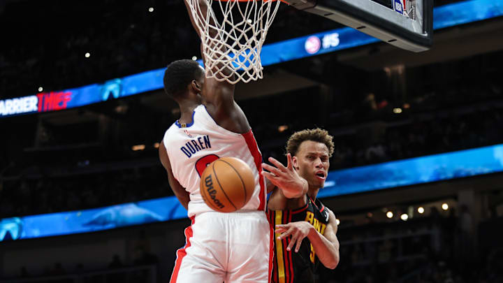 Feb 23, 2025; Atlanta, Georgia, USA; Atlanta Hawks guard Dyson Daniels (5) passes the ball around Detroit Pistons center Jalen Duren (0) during the fourth quarter at State Farm Arena. Mandatory Credit: Jordan Godfree-Imagn Images Feb 23, 2025; Atlanta, Georgia, USA; Atlanta Hawks guard Dyson Daniels (5) passes the ball around Detroit Pistons center Jalen Duren (0) during the fourth quarter at State Farm Arena. Mandatory Credit: Jordan Godfree-Imagn Images