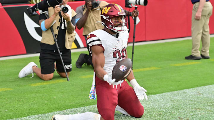 Sep 29, 2024; Glendale, Arizona, USA; Washington Commanders running back Jeremy McNichols (26) scores a touchdown in the first half against the Arizona Cardinals at State Farm Stadium. Mandatory Credit: Matt Kartozian-Imagn Images Sep 29, 2024; Glendale, Arizona, USA; Washington Commanders running back Jeremy McNichols (26) scores a touchdown in the first half against the Arizona Cardinals at State Farm Stadium. Mandatory Credit: Matt Kartozian-Imagn Images