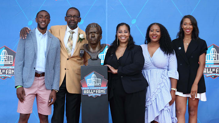 Aug 5, 2017; Canton, OH, USA; Seattle Seahawks former safety Kenny Easley poses with his family during the Professional Football HOF enshrinement ceremonies at the Tom Benson Hall of Fame Stadium. Mandatory Credit: Charles LeClaire-Imagn Images Aug 5, 2017; Canton, OH, USA; Seattle Seahawks former safety Kenny Easley poses with his family during the Professional Football HOF enshrinement ceremonies at the Tom Benson Hall of Fame Stadium. Mandatory Credit: Charles LeClaire-Imagn Images