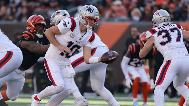 Nov 23, 2025; Cincinnati, Ohio, USA; New England Patriots quarterback Drake Maye (10) hands off during the first half against the Cincinnati Bengals at Paycor Stadium. Mandatory Credit: Joseph Maiorana-Imagn Images