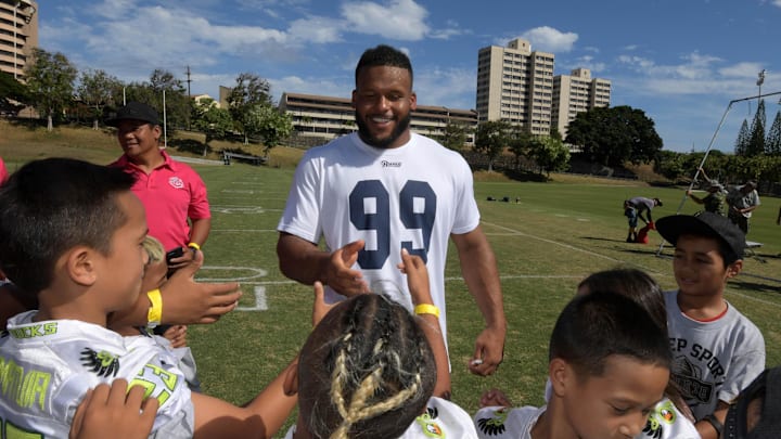 Aug 16 2019; Honolulu, HI, USA; Los Angeles Rams defensive end Aaron Donald signs autographs for youngsters at Cooke Field on the campus of the University of Hawaii. Mandatory Credit: Kirby Lee-Imagn Images Aug 16 2019; Honolulu, HI, USA; Los Angeles Rams defensive end Aaron Donald signs autographs for youngsters at Cooke Field on the campus of the University of Hawaii. Mandatory Credit: Kirby Lee-Imagn Images