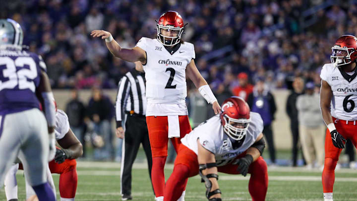 Nov 23, 2024; Manhattan, Kansas, USA; Cincinnati Bearcats quarterback Brendan Sorsby (2) calls a play at the line of scrimmage against the Kansas State Wildcats at Bill Snyder Family Football Stadium. Mandatory Credit: Scott Sewell-Imagn Images Nov 23, 2024; Manhattan, Kansas, USA; Cincinnati Bearcats quarterback Brendan Sorsby (2) calls a play at the line of scrimmage against the Kansas State Wildcats at Bill Snyder Family Football Stadium. Mandatory Credit: Scott Sewell-Imagn Images