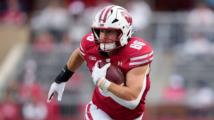 Sep 6, 2025; Madison, Wisconsin, USA; Wisconsin Badgers tight end Lance Mason (86) runs the ball against the Middle Tennessee Blue Raiders during the second half at Camp Randall Stadium. Mandatory Credit: Kayla Wolf-Imagn Images Sep 6, 2025; Madison, Wisconsin, USA; Wisconsin Badgers tight end Lance Mason (86) runs the ball against the Middle Tennessee Blue Raiders during the second half at Camp Randall Stadium. Mandatory Credit: Kayla Wolf-Imagn Images