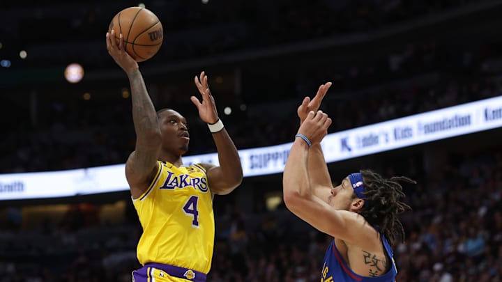 Lonnie Walker IV anotó 15 puntos en el cuarto período de un partido de playoffs 2023 entre Lakers y Warriors 