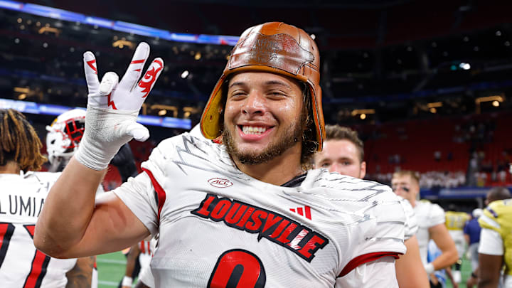 Louisville Cardinals defensive end Ashton Gillotte
