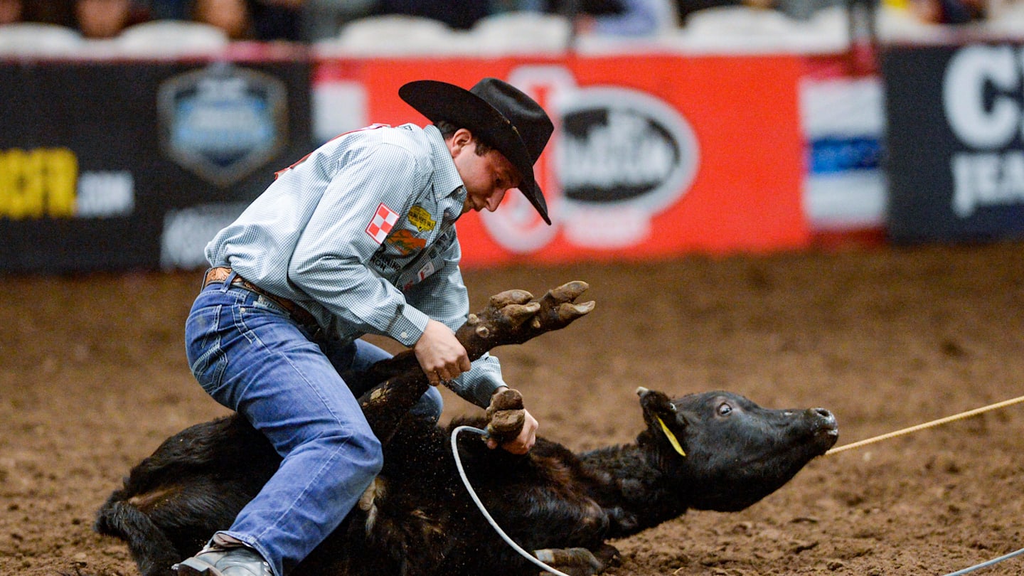 World Champion Tie-Down Roper Out With Injury For 30 Days
