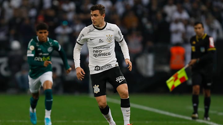 Jogador de 21 anos tem contrato com o Timão até o fim de 2024