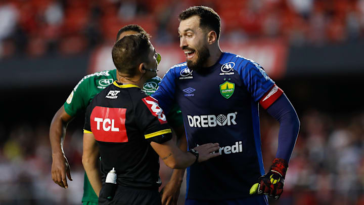 Walter fez onze defesas na partida contra o Palmeiras