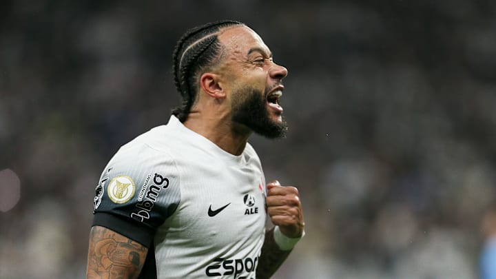 Memphis Depay ajudou decisivamente na recuperação do Corinthians