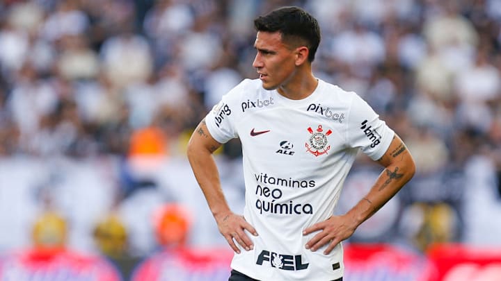 Rojas chegou sob forte expectativa no Corinthians, mas não rendeu o esperado