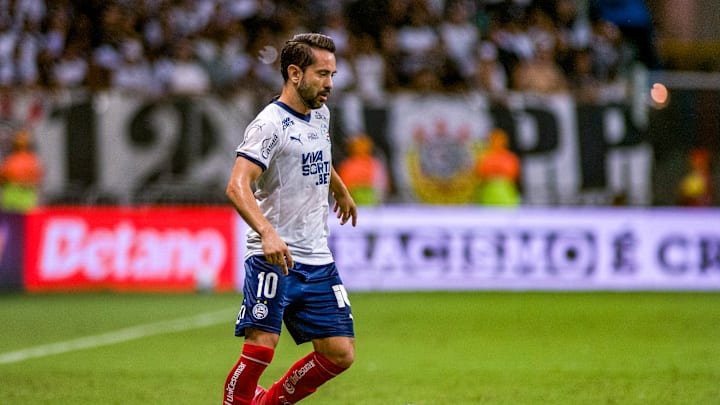 Everton Ribeiro está cotado para ser titular do Bahia contra o Flamengo Everton Ribeiro está cotado para ser titular do Bahia contra o Flamengo