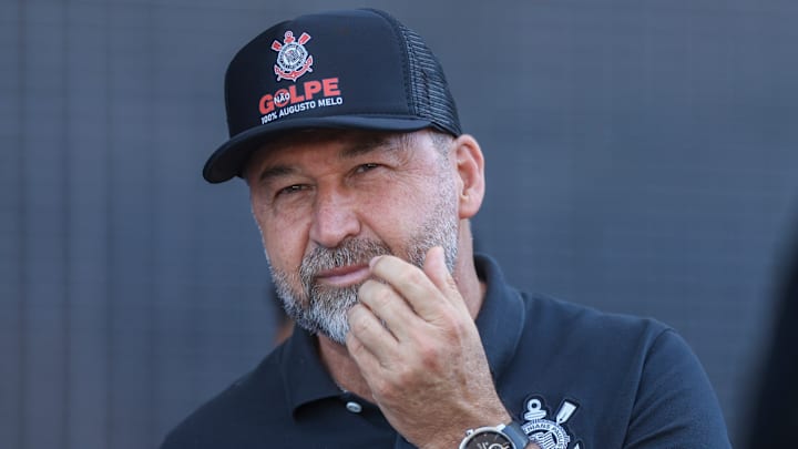 Augusto Melo tenta retornar à presidência do Corinthians