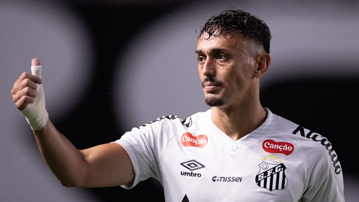 Diego Pituca é um dos jogadores que podem ser negociados pelo Santos em breve