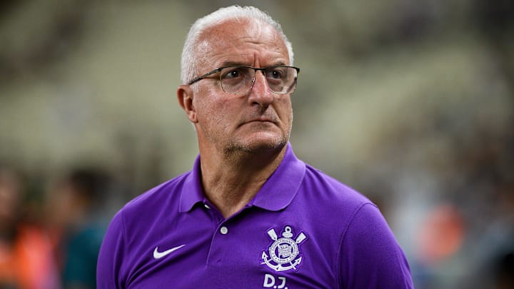 Dorival Júnior vive momento de incerteza nos bastidores alvinegros