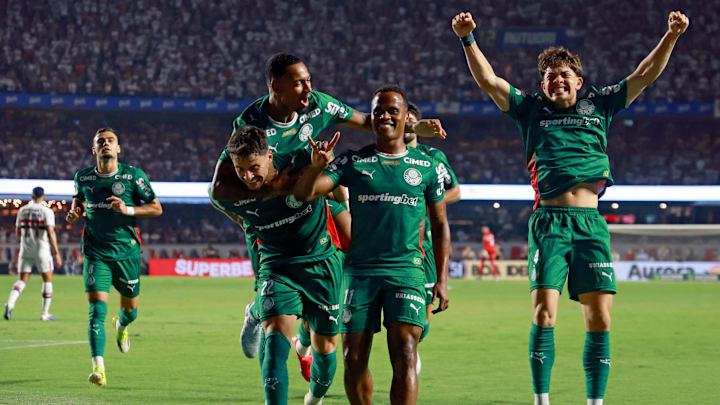 Palmeiras lidera o Brasileirão de forma isolada Palmeiras lidera o Brasileirão de forma isolada