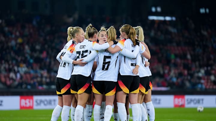 Die DFB-Frauen bejubeln ihre Führung gegen die Schweiz