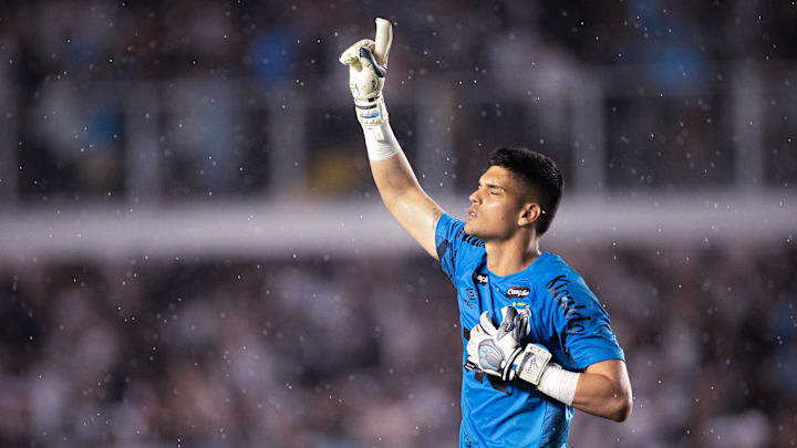 Gabriel Brazao hat sich beim FC Santos zu einem der besten Keeper Brasiliens entwickelt.