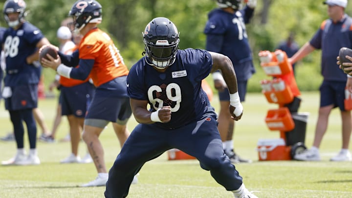 May 31, 2024; Lake Forest, IL, USA; Chicago Bears guard Ja'Tyre Carter (69) runs during organized team activities at Halas Hall.