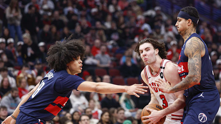  Chicago Bulls guard Josh Giddey (3) drives to the basket against the Washington Wizards during the first half at United Center. Mandatory Credit: Kamil Krzaczynski-Imagn Images
