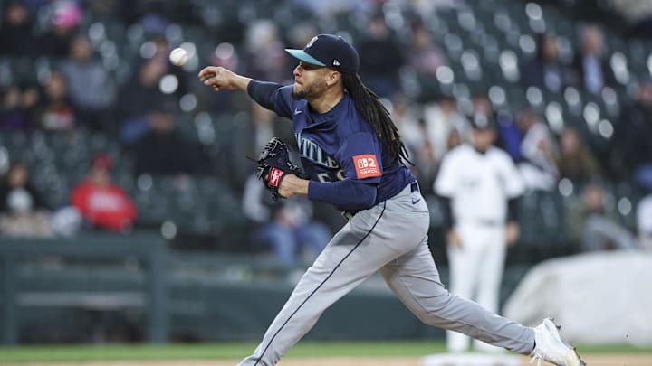 Seattle Mariners starting pitcher Luis Castillo (58) delivers a pitch against the Chicago White Sox during the sixth inning at Rate Field on May 19. Seattle Mariners starting pitcher Luis Castillo (58) delivers a pitch against the Chicago White Sox during the sixth inning at Rate Field on May 19.