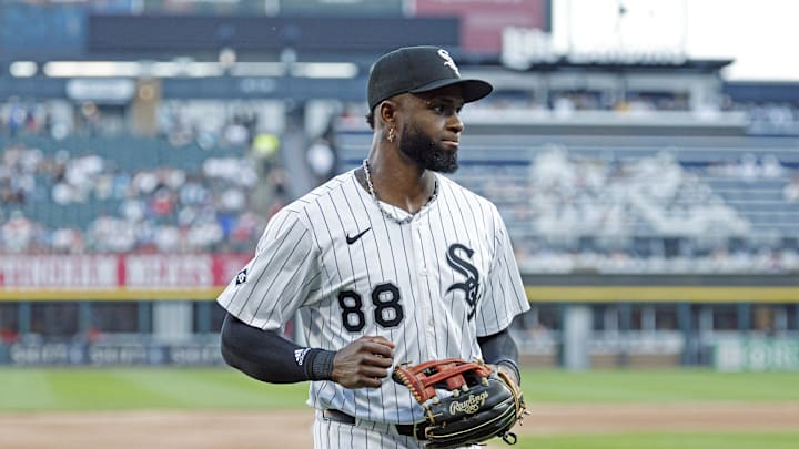 Jul 28, 2025; Chicago, Illinois, USA; Chicago White Sox center fielder Luis Robert Jr. (88) walks back to the dugout during the first inning of a baseball game against the Philadelphia Phillies at Rate Field. Mandatory Credit: Kamil Krzaczynski-Imagn Images Jul 28, 2025; Chicago, Illinois, USA; Chicago White Sox center fielder Luis Robert Jr. (88) walks back to the dugout during the first inning of a baseball game against the Philadelphia Phillies at Rate Field. Mandatory Credit: Kamil Krzaczynski-Imagn Images