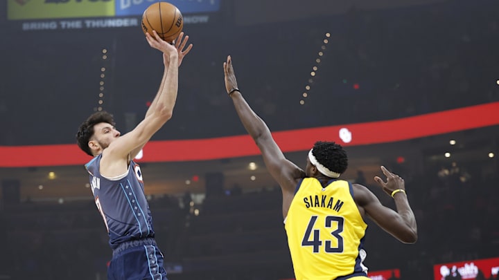 Jan 23, 2026; Oklahoma City, Oklahoma, USA; Oklahoma City Thunder center/forward Chet Holmgren (7) shoots as Indiana Pacers forward Pascal Siakam (43) defends during the first quarter at Paycom Center. Mandatory Credit: Alonzo Adams-Imagn Images