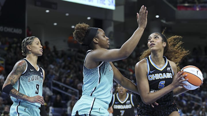 May 22, 2025; Chicago, Illinois, USA; Chicago Sky forward Angel Reese (5) drives to the basket against New York Liberty forward Kennedy Burke (22) during the second half at Wintrust Arena. Mandatory Credit: Kamil Krzaczynski-Imagn Images May 22, 2025; Chicago, Illinois, USA; Chicago Sky forward Angel Reese (5) drives to the basket against New York Liberty forward Kennedy Burke (22) during the second half at Wintrust Arena. Mandatory Credit: Kamil Krzaczynski-Imagn Images