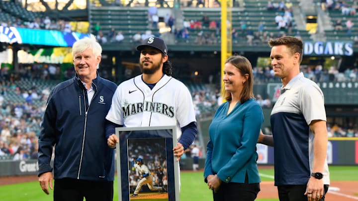 oSep 11, 2023; Seattle, Washington, USA; Seattle Mariners chairman John Stanton, president of business operations Catie Griggs and president of baseball operations Jerry Dipoto present the MLB August AL Reliever of the Month award to Andres Munoz (75) prior to the game between the Mariners and the Los Angeles Angels at T-Mobile Park. Mandatory Credit: Steven Bisig-Imagn Images oSep 11, 2023; Seattle, Washington, USA; Seattle Mariners chairman John Stanton, president of business operations Catie Griggs and president of baseball operations Jerry Dipoto present the MLB August AL Reliever of the Month award to Andres Munoz (75) prior to the game between the Mariners and the Los Angeles Angels at T-Mobile Park. Mandatory Credit: Steven Bisig-Imagn Images
