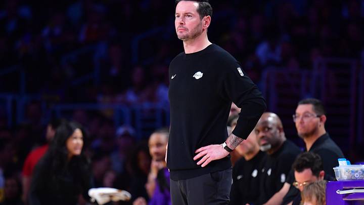 El coach JJ Redick criticó el arbitraje tras el Juego 2 en el que sus Lakers perdieron de nuevo contra el Thunder