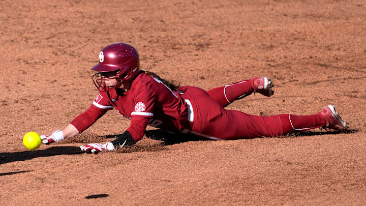 Oklahoma outfielder Abigale Dayton Oklahoma outfielder Abigale Dayton