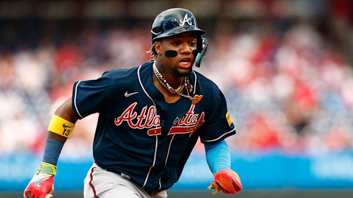 Acuña Jr. llegó a 65 bases robadas en la campaña