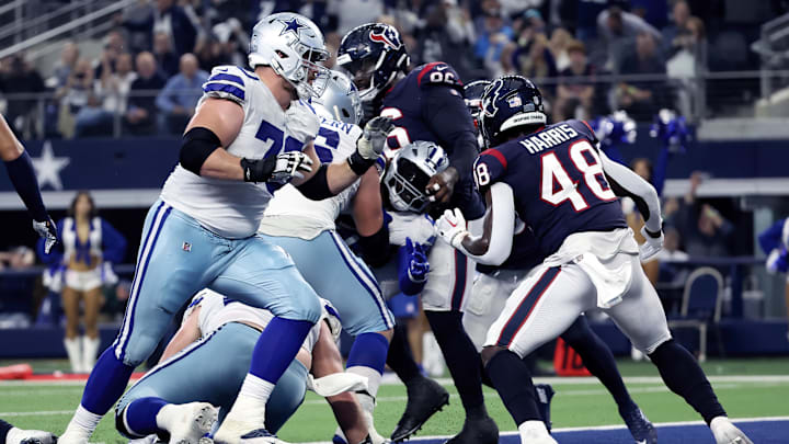 Dec 11, 2022; Arlington, Texas, USA;  Dallas Cowboys running back Ezekiel Elliott (21) scores a touchdown  during the fourth quarter against the Houston Texansat AT&T Stadium. Mandatory Credit: Kevin Jairaj-Imagn Images