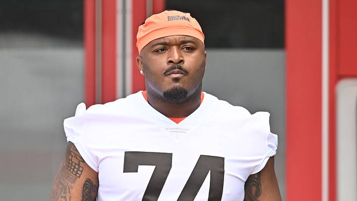 Jun 11, 2026; Berea, OH, USA; Cleveland Browns center/guard Elgton Jenkins (74) during minicamp at CrossCountry Mortgage Campus. Mandatory Credit: Ken Blaze-Imagn Images Jun 11, 2026; Berea, OH, USA; Cleveland Browns center/guard Elgton Jenkins (74) during minicamp at CrossCountry Mortgage Campus. Mandatory Credit: Ken Blaze-Imagn Images