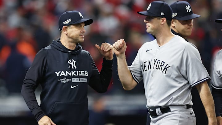 Los Yankees respladan a Clay Holmes pero buscan brazos para el bullpen