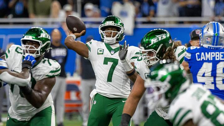 Sep 27, 2026; Detroit, Michigan, USA; New York Jets quarterback Geno Smith (7) throws the ball against the Detroit Lions during the game at Ford Field. Mandatory Credit: David Reginek-Imagn Images Sep 27, 2026; Detroit, Michigan, USA; New York Jets quarterback Geno Smith (7) throws the ball against the Detroit Lions during the game at Ford Field. Mandatory Credit: David Reginek-Imagn Images