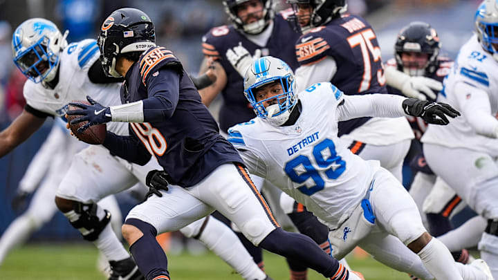 Lions defensive end Za'Darius Smith (99) pressures Bears quarterback Caleb Williams (18) in 2024 Lions defensive end Za'Darius Smith (99) pressures Bears quarterback Caleb Williams (18) in 2024