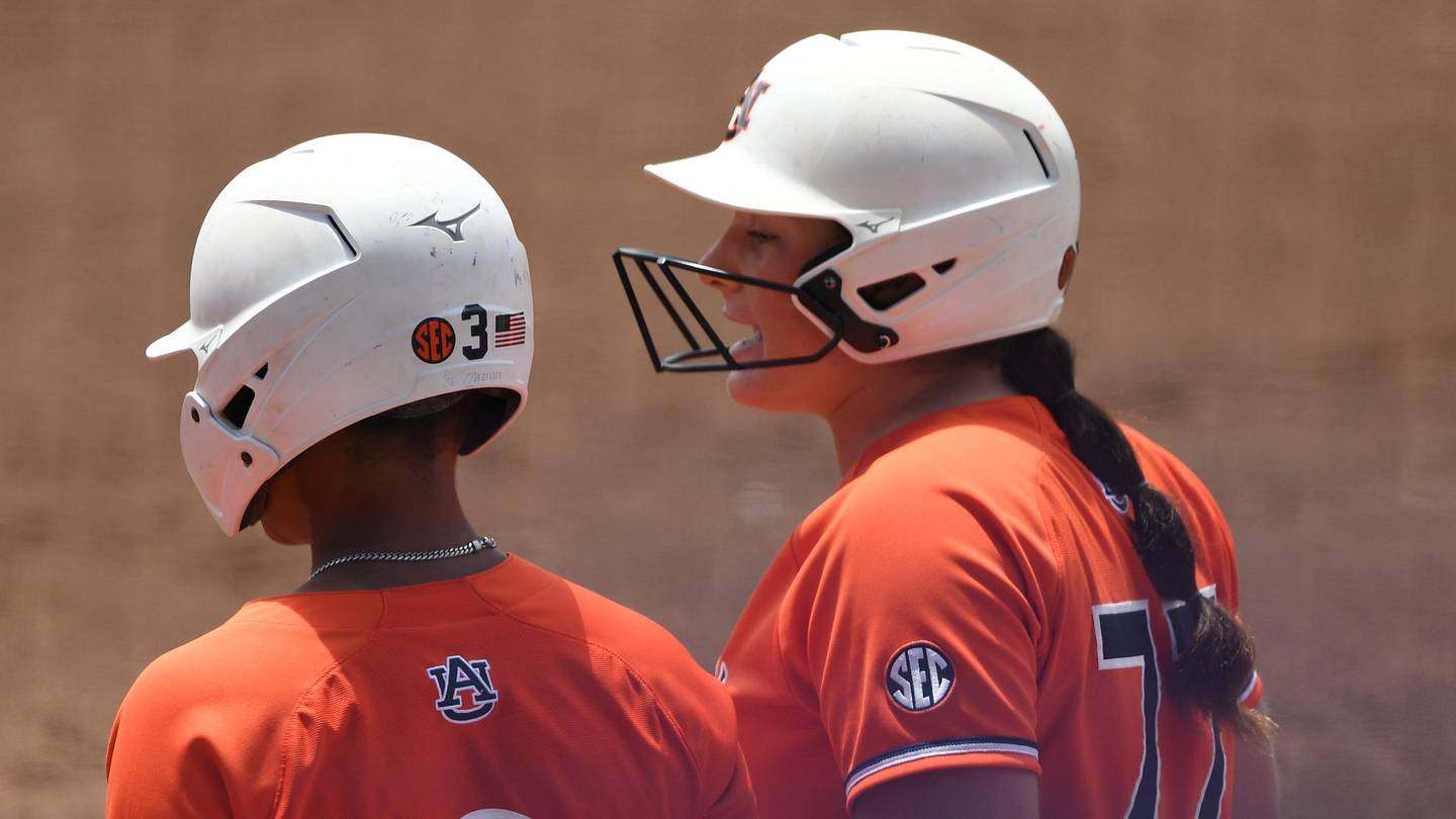 La tendance TikTok expose le côté laid du softball universitaire
