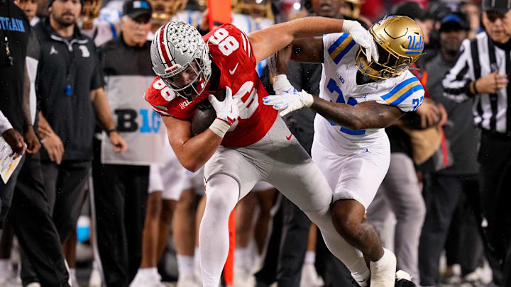Ohio State Buckeyes tight end Max Klare (86) is shoved out of bounds by UCLA Bruins linebacker Isaiah Chisom (32) in the first half of the NCAA college football game at Ohio Stadium on Saturday, Nov. 15, 2025 in Columbus, Ohio.
