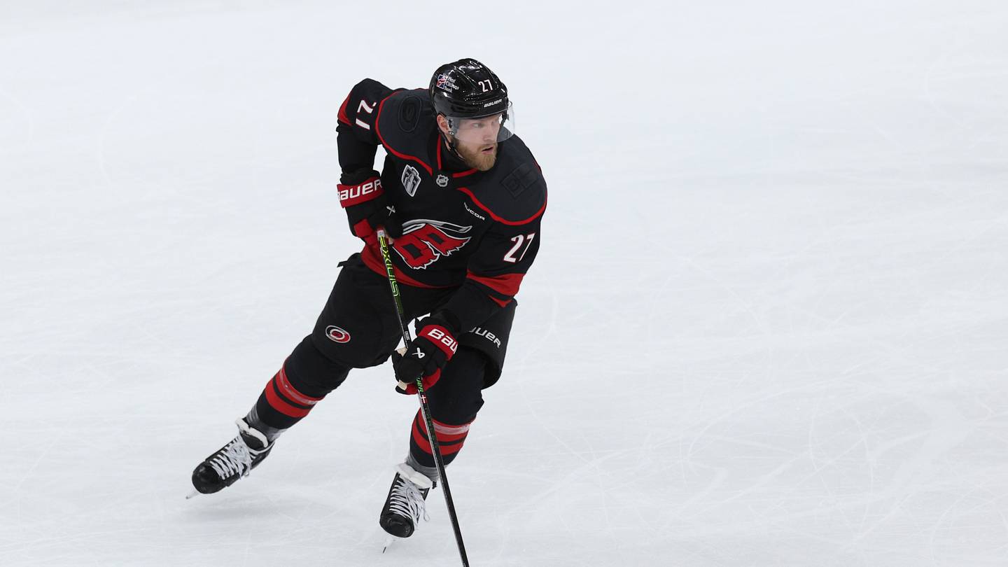 Bruins catch early-season lineup break in early-season showdown with the Hurricanes