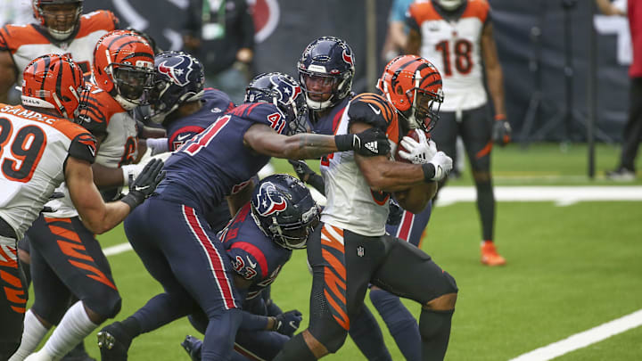 Dec 27, 2020; Houston, Texas, USA; Cincinnati Bengals running back Samaje Perine (34) scores a