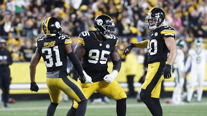 Oct 20, 2024; Pittsburgh, Pennsylvania, USA; Pittsburgh Steelers cornerback Beanie Bishop Jr. (31) and defensive tackle Keeanu Benton (95) and linebacker T.J. Watt (90) celebrate a defensive stop against the New York Jets during the fourth quarter at Acrisure Stadium. Mandatory Credit: Charles LeClaire-Imagn Images Oct 20, 2024; Pittsburgh, Pennsylvania, USA; Pittsburgh Steelers cornerback Beanie Bishop Jr. (31) and defensive tackle Keeanu Benton (95) and linebacker T.J. Watt (90) celebrate a defensive stop against the New York Jets during the fourth quarter at Acrisure Stadium. Mandatory Credit: Charles LeClaire-Imagn Images