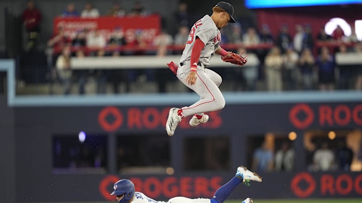 Apr 29, 2025; Toronto, Ontario, CAN; Toronto Blue Jays shortstop Bo Bichette (11) steals second base as Boston Red Sox second baseman Kristian Campbell (28) goes up to catch a ball from Boston Red Sox catcher Carlos Narvaez (not pictured) during the first inning at Rogers Centre. Mandatory Credit: John E. Sokolowski-Imagn Images Apr 29, 2025; Toronto, Ontario, CAN; Toronto Blue Jays shortstop Bo Bichette (11) steals second base as Boston Red Sox second baseman Kristian Campbell (28) goes up to catch a ball from Boston Red Sox catcher Carlos Narvaez (not pictured) during the first inning at Rogers Centre. Mandatory Credit: John E. Sokolowski-Imagn Images