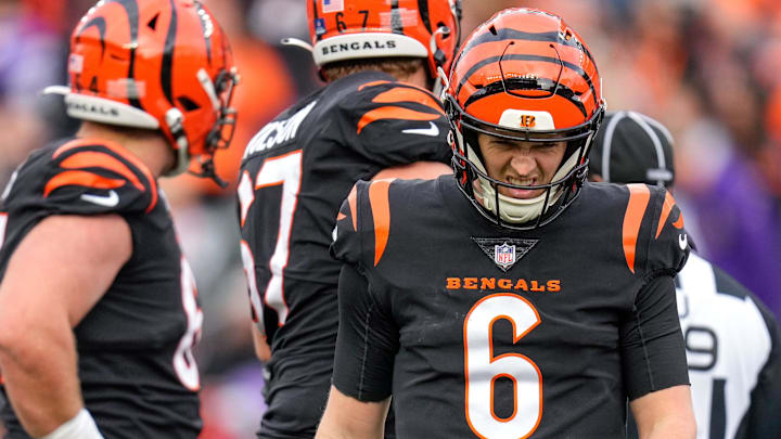 Cincinnati Bengals quarterback Jake Browning (6) resets between plays in the second quarter of the